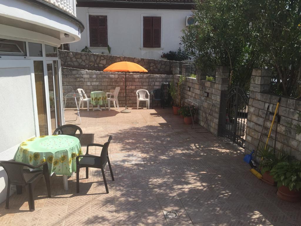Apartments Antonia Malinska Zewnętrze zdjęcie