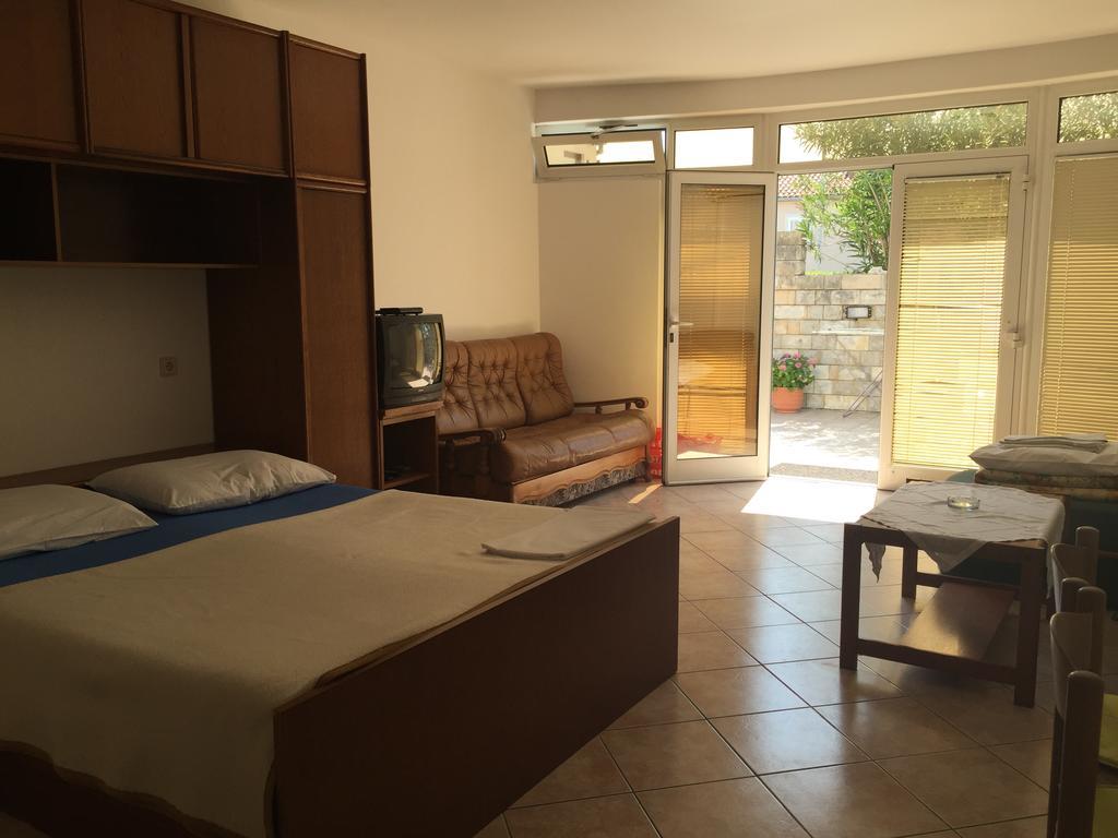 Apartments Antonia Malinska Zewnętrze zdjęcie